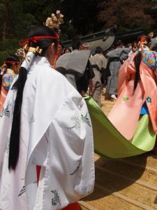 高山祭り巫女さん